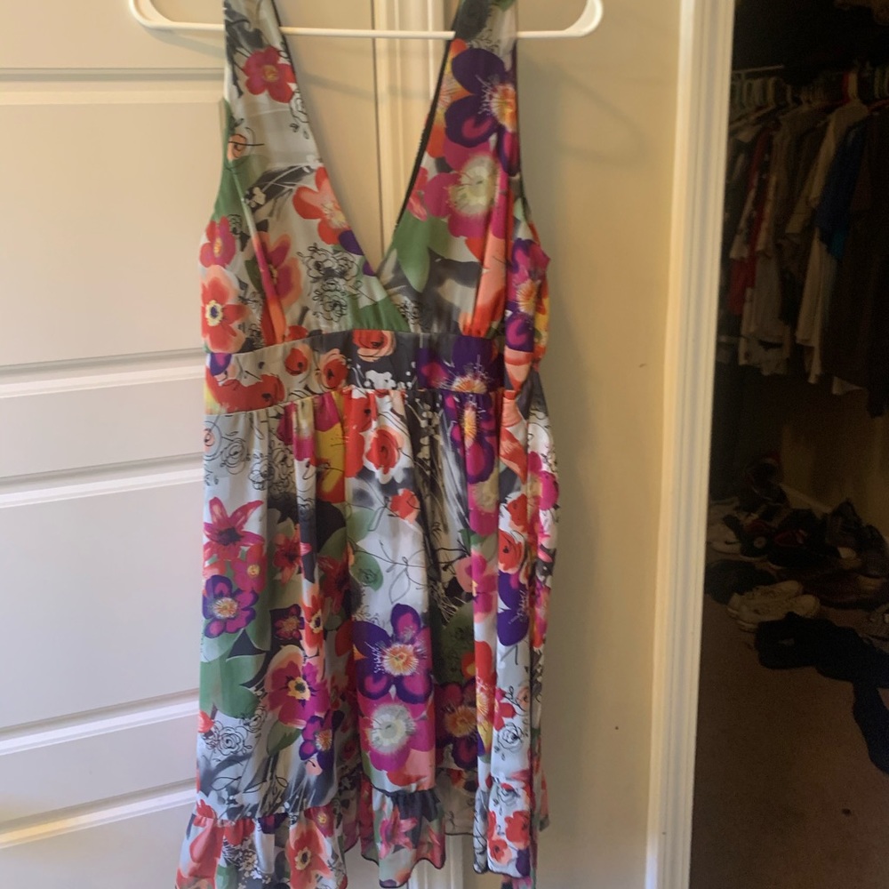 Size large women’s floral midi.